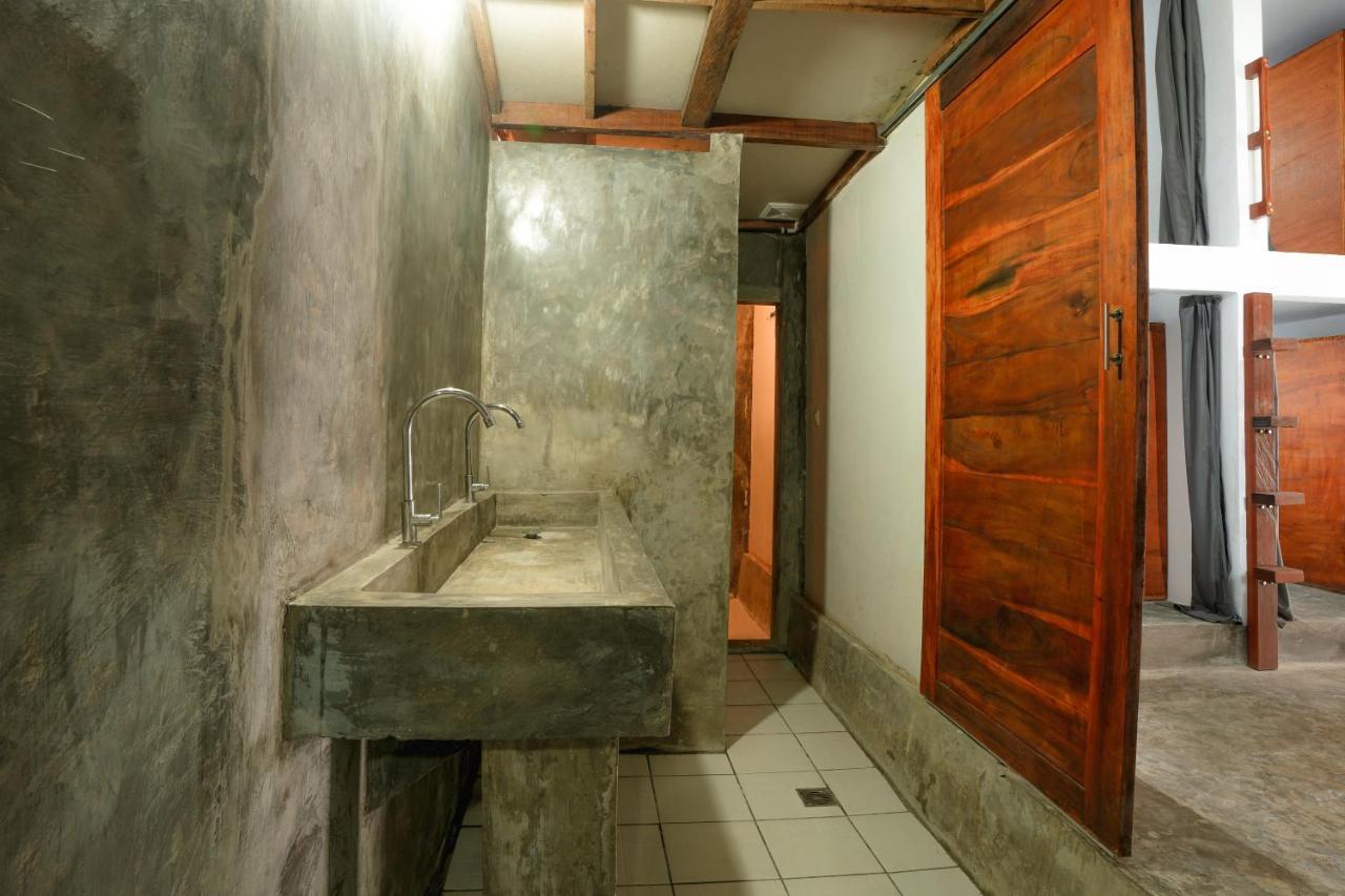 Waiwas Hostel Kuta  Eksteriør billede
