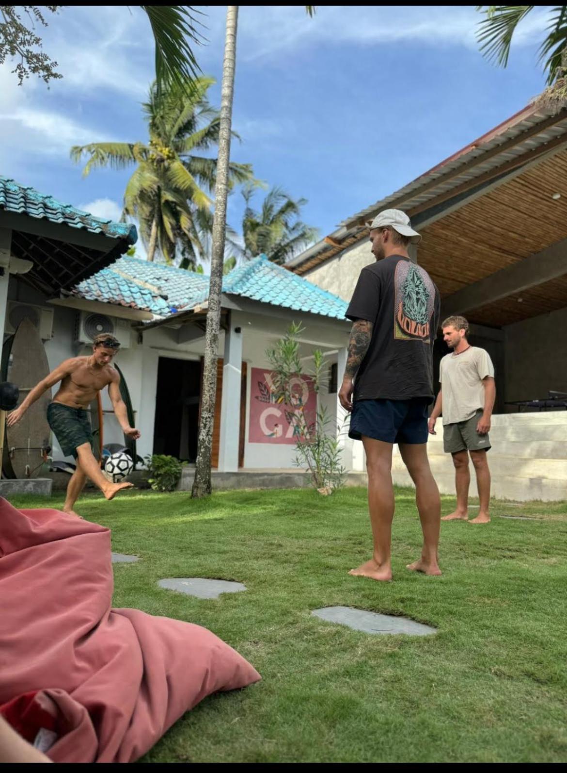 Waiwas Hostel Kuta  Eksteriør billede